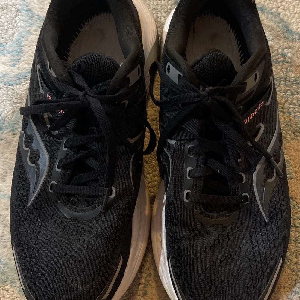 Saucony Guide 16  Black and white Athletic Sneakers
Sz 9M Ladies